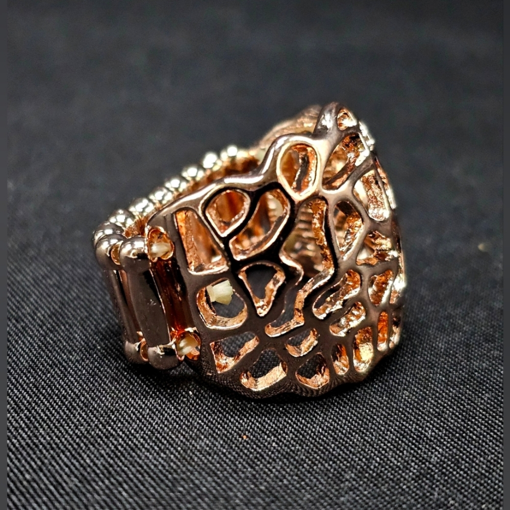 ⭐️'Get Your FRILL Rose 🌹 Gold Stretch Ring 💍 - Paparazzi Accessories⭐️